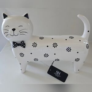 Sagebrook Home Ceramic Daisy Cat‎ Black And White 8-in By 11 Inch New With Tag